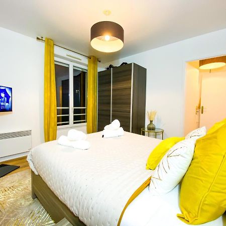 شقة The Golden House * Parking * Garden كورباي إيسون المظهر الخارجي الصورة